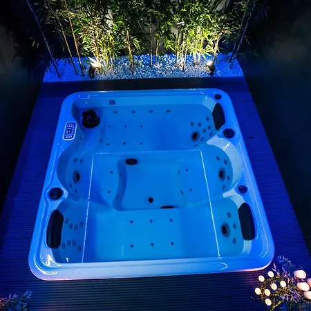 מלון קפסולה Futurotel 3*